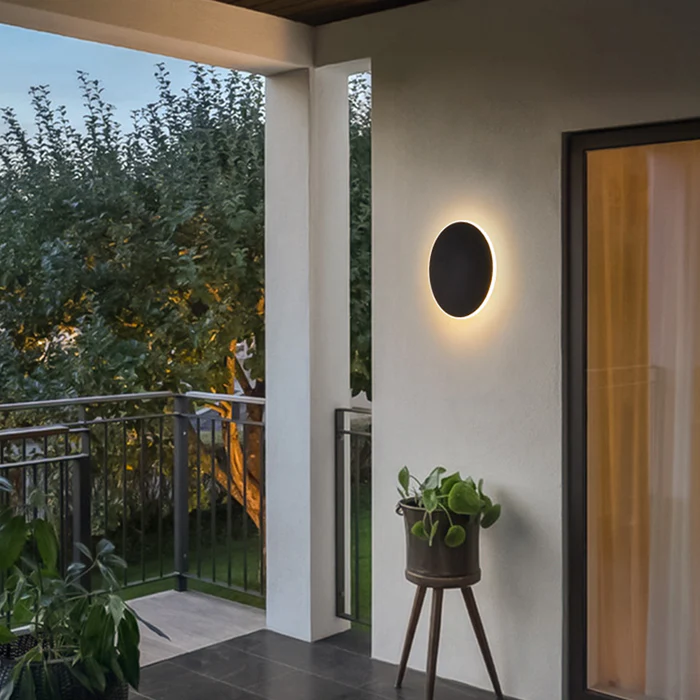 Minimalistyczna okrągła lampa LED na ścianę z metalu do użytku zewnętrznego