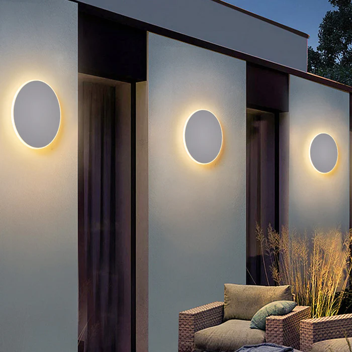 Minimalistyczna okrągła lampa LED na ścianę z metalu do użytku zewnętrznego