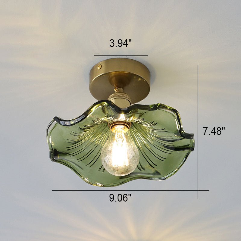 Szklana lampa sufitowa w kształcie hibiskusa