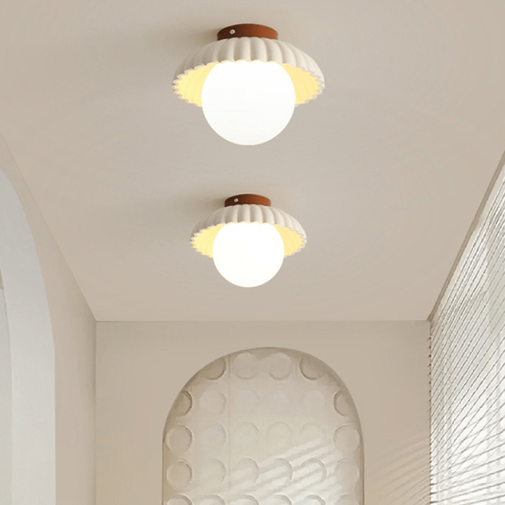 Żelazna lampa sufitowa do przedpokoju