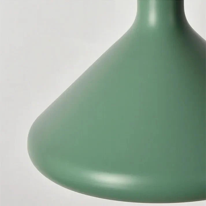 Metalowa lampa wisząca w kształcie stożka Francuskiego Makaronu