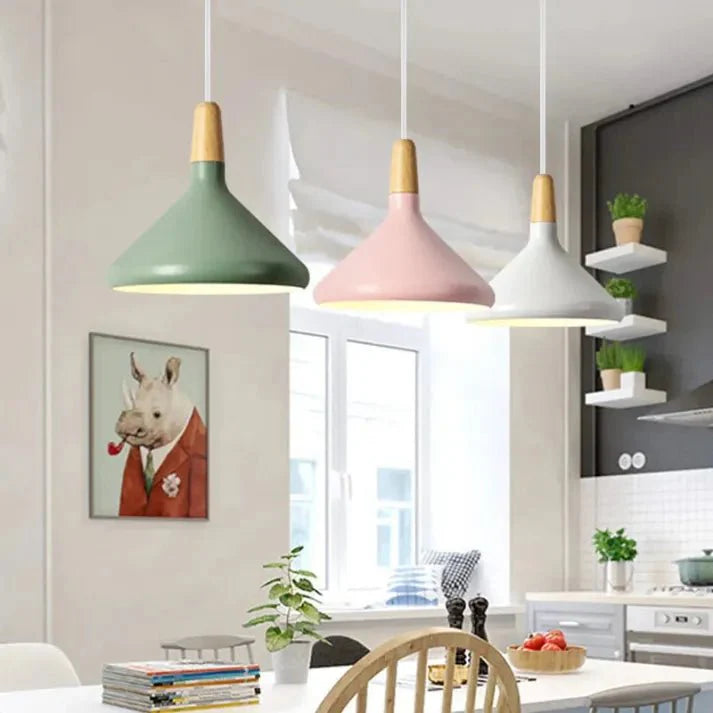 Metalowa lampa wisząca w kształcie stożka Francuskiego Makaronu