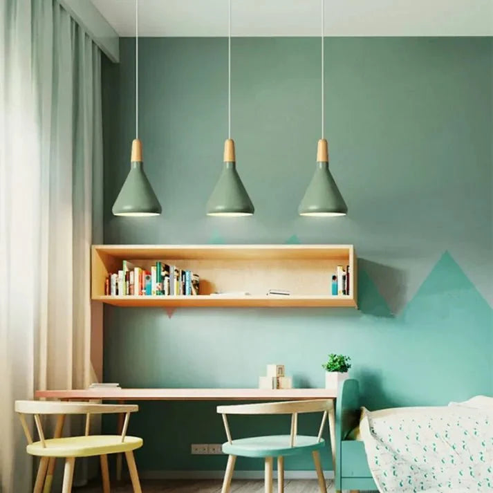 Metalowa lampa wisząca w kształcie stożka Francuskiego Makaronu