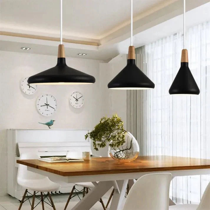 Metalowa lampa wisząca w kształcie stożka Francuskiego Makaronu