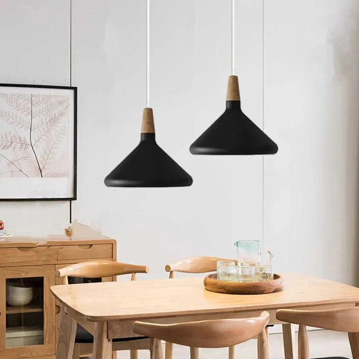 Metalowa lampa wisząca w kształcie stożka Francuskiego Makaronu