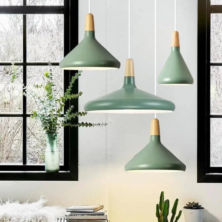 Metalowa lampa wisząca w kształcie stożka Francuskiego Makaronu