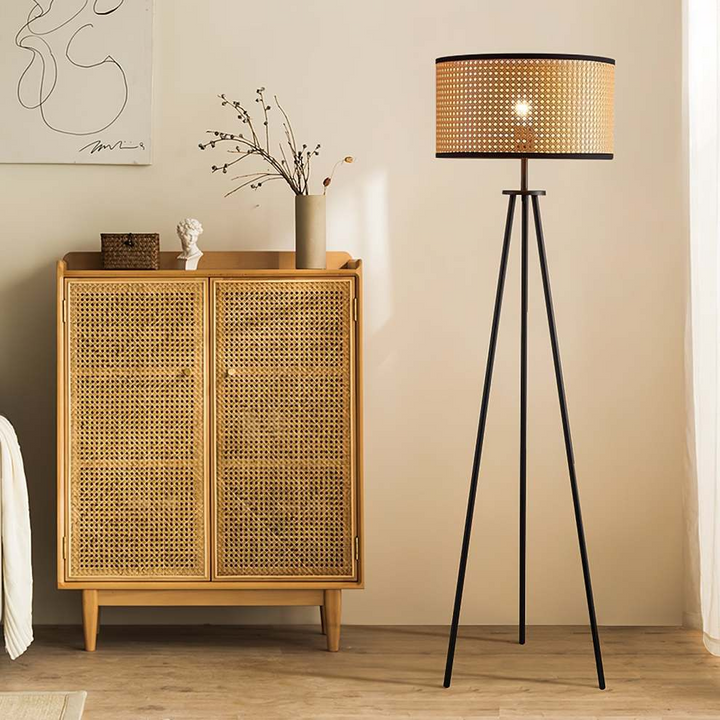 Lampa podłogowa z trzema nogami z rattanu