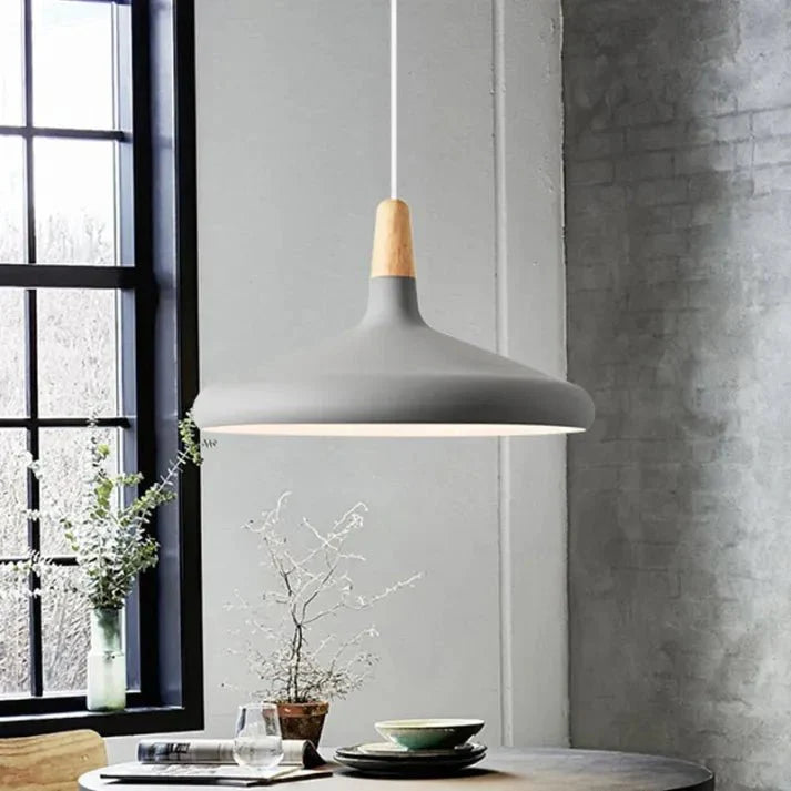 Metalowa lampa wisząca w kształcie stożka Francuskiego Makaronu