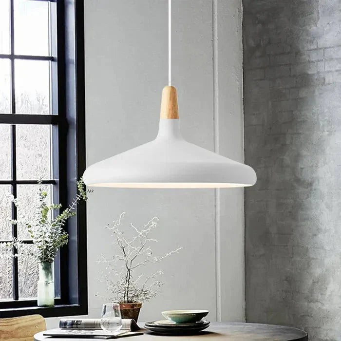 Metalowa lampa wisząca w kształcie stożka Francuskiego Makaronu