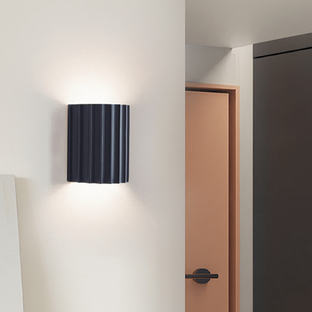 Nowoczesna półokrągła lampa ścienna z żywicy do salonu