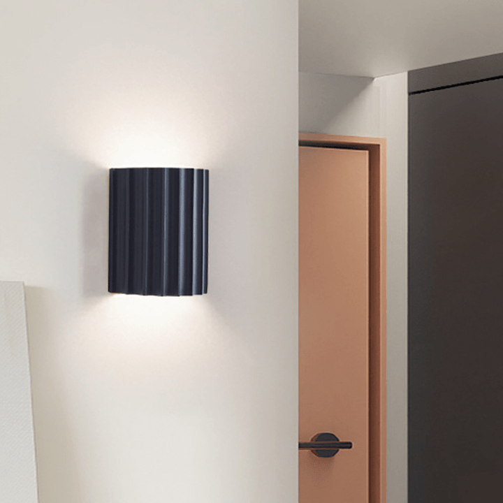 Nowoczesna półokrągła lampa ścienna z żywicy do salonu