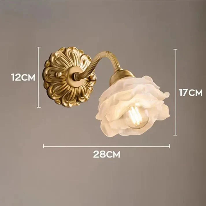 Vintage miedziana lampa ścienna w kształcie płatka kwiatu