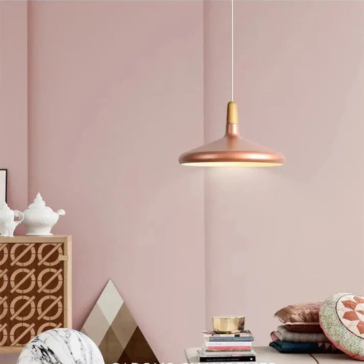 Metalowa lampa wisząca w kształcie stożka Francuskiego Makaronu