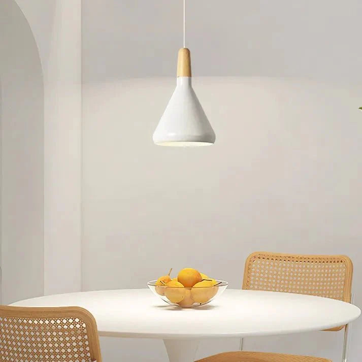 Metalowa lampa wisząca w kształcie stożka Francuskiego Makaronu
