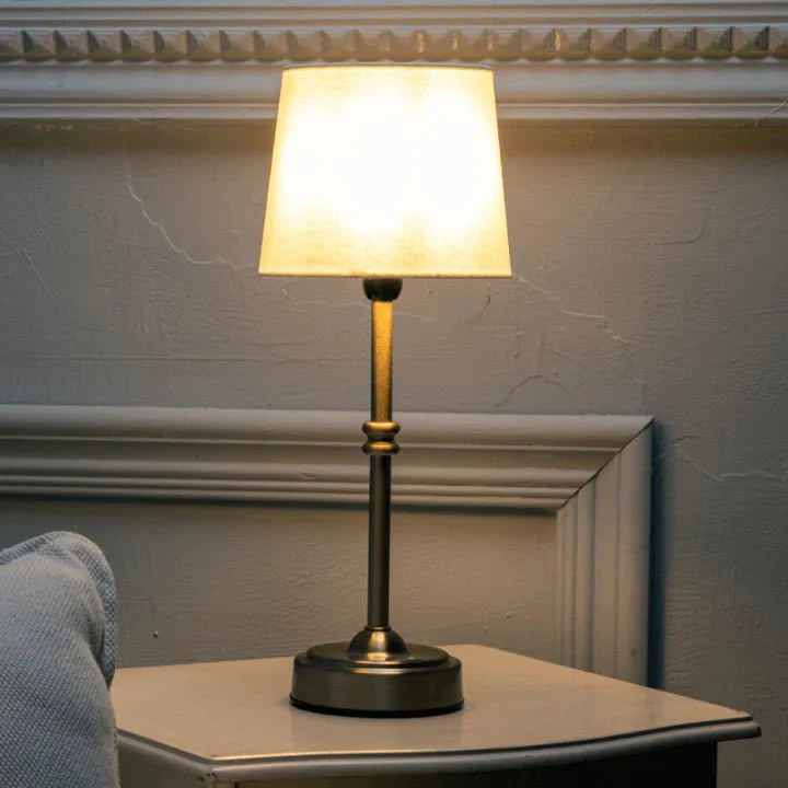 Lampka stołowa LED Retro z materiału, bezprzewodowa