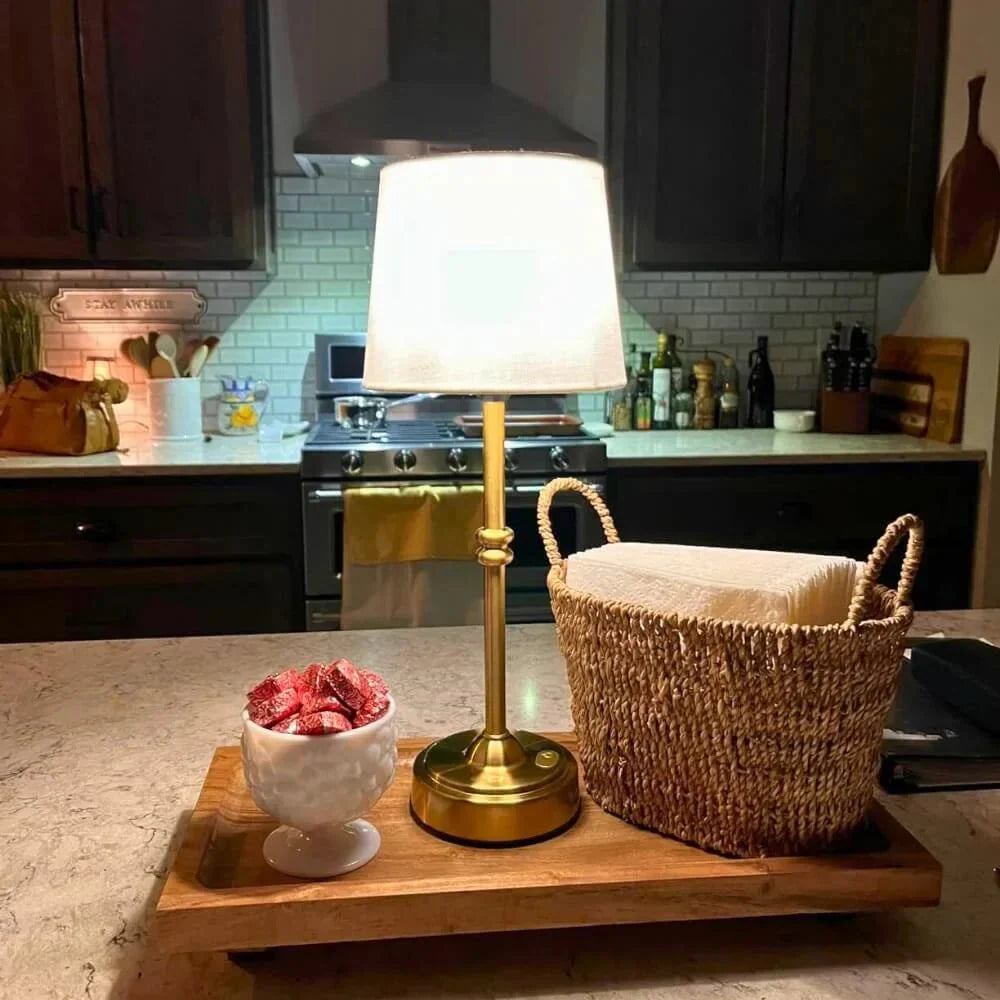 Lampka stołowa LED Retro z materiału, bezprzewodowa