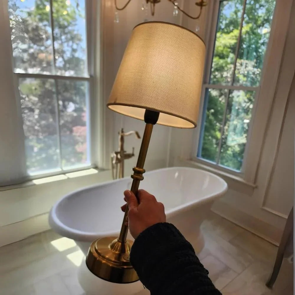 Lampka stołowa LED Retro z materiału, bezprzewodowa