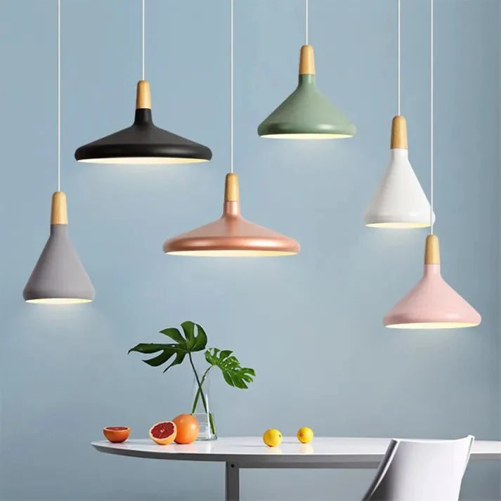 Metalowa lampa wisząca w kształcie stożka Francuskiego Makaronu