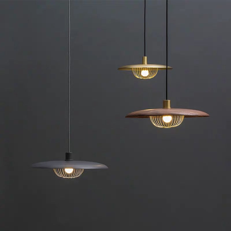 Lampy wiszące imitujące drewno