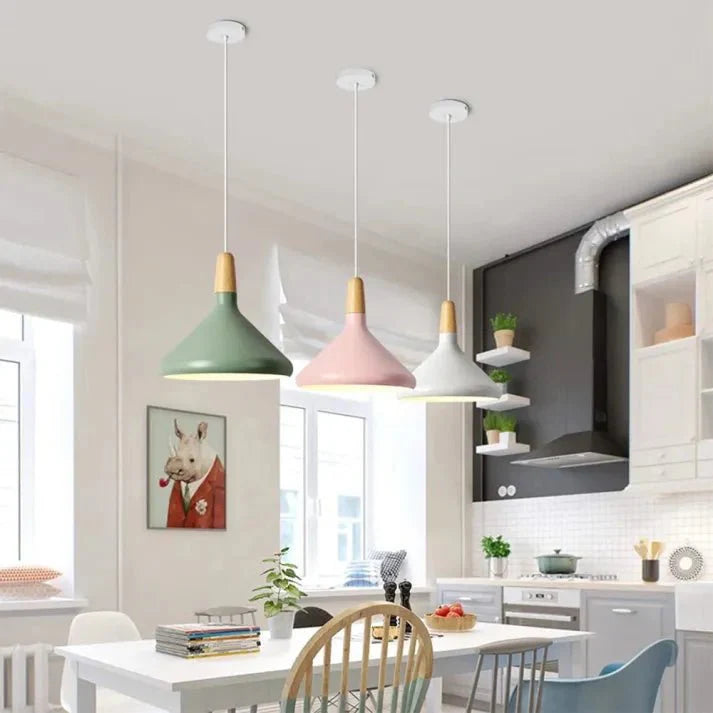 Metalowa lampa wisząca w kształcie stożka Francuskiego Makaronu