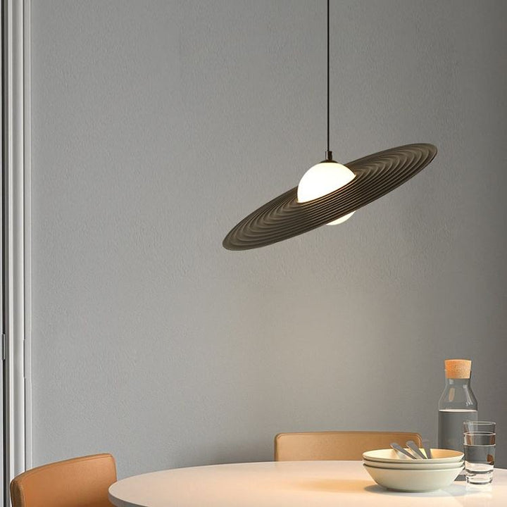 Postmodernistyczna lampa wisząca