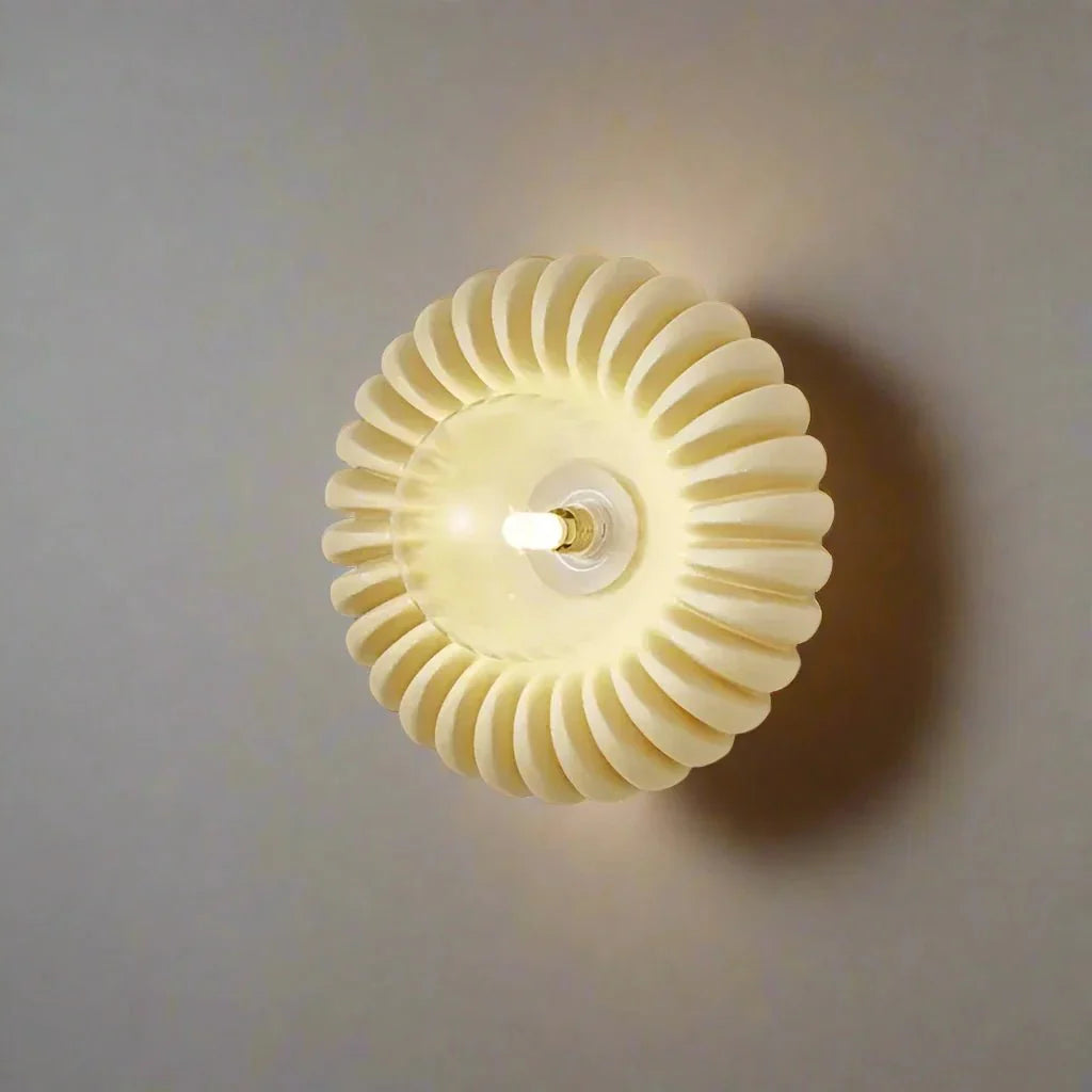 Nowoczesna Kreatywna Lampa Ścienna do Sypialni z Żywicy