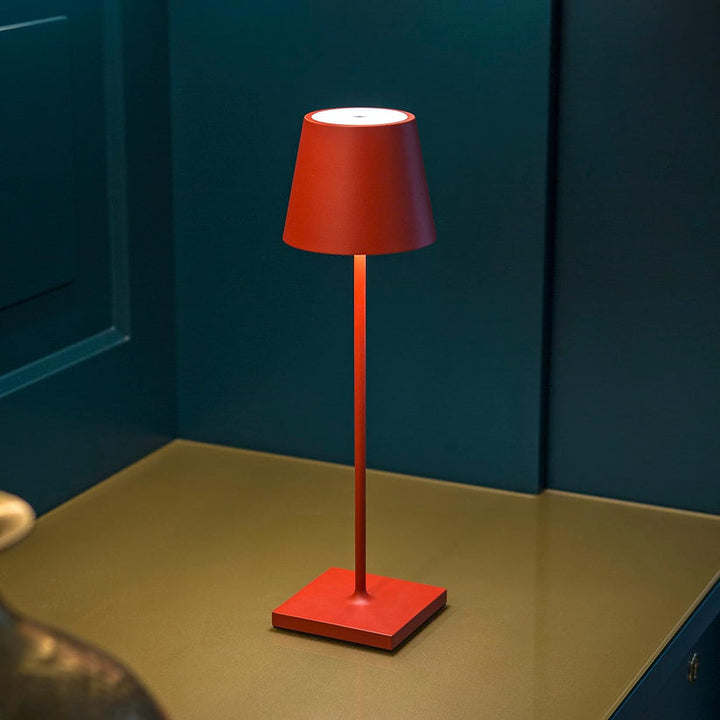 Wysoka Lampa Stołowa z Funkcją Ściemniania