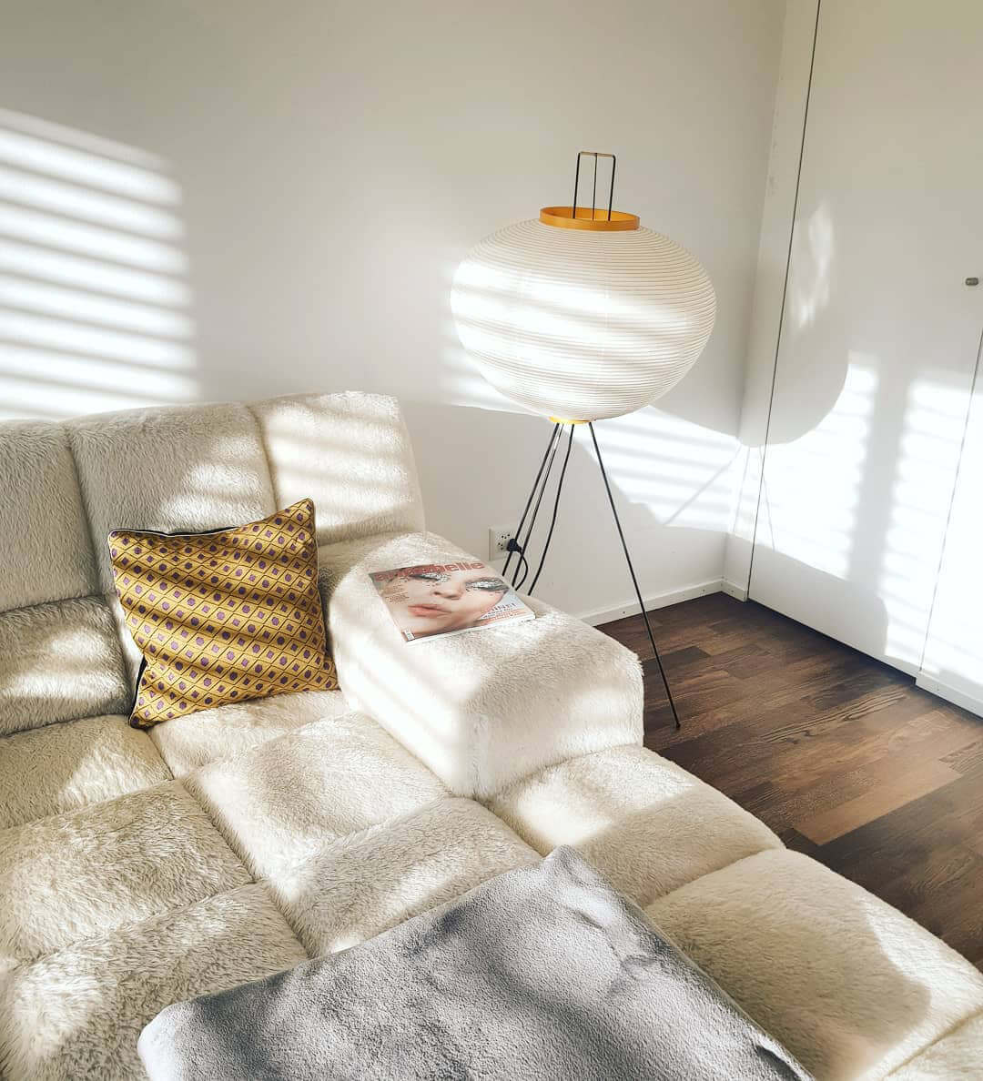 Lampa podłogowa z papieru ryżowego