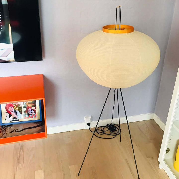 Lampa podłogowa z papieru ryżowego