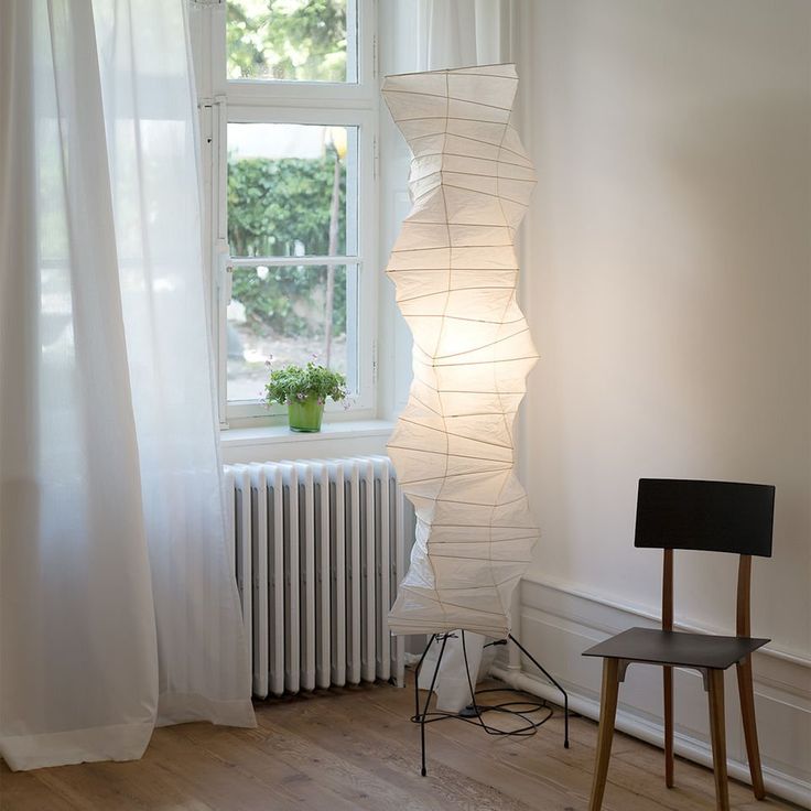 Lampa podłogowa z papieru ryżowego