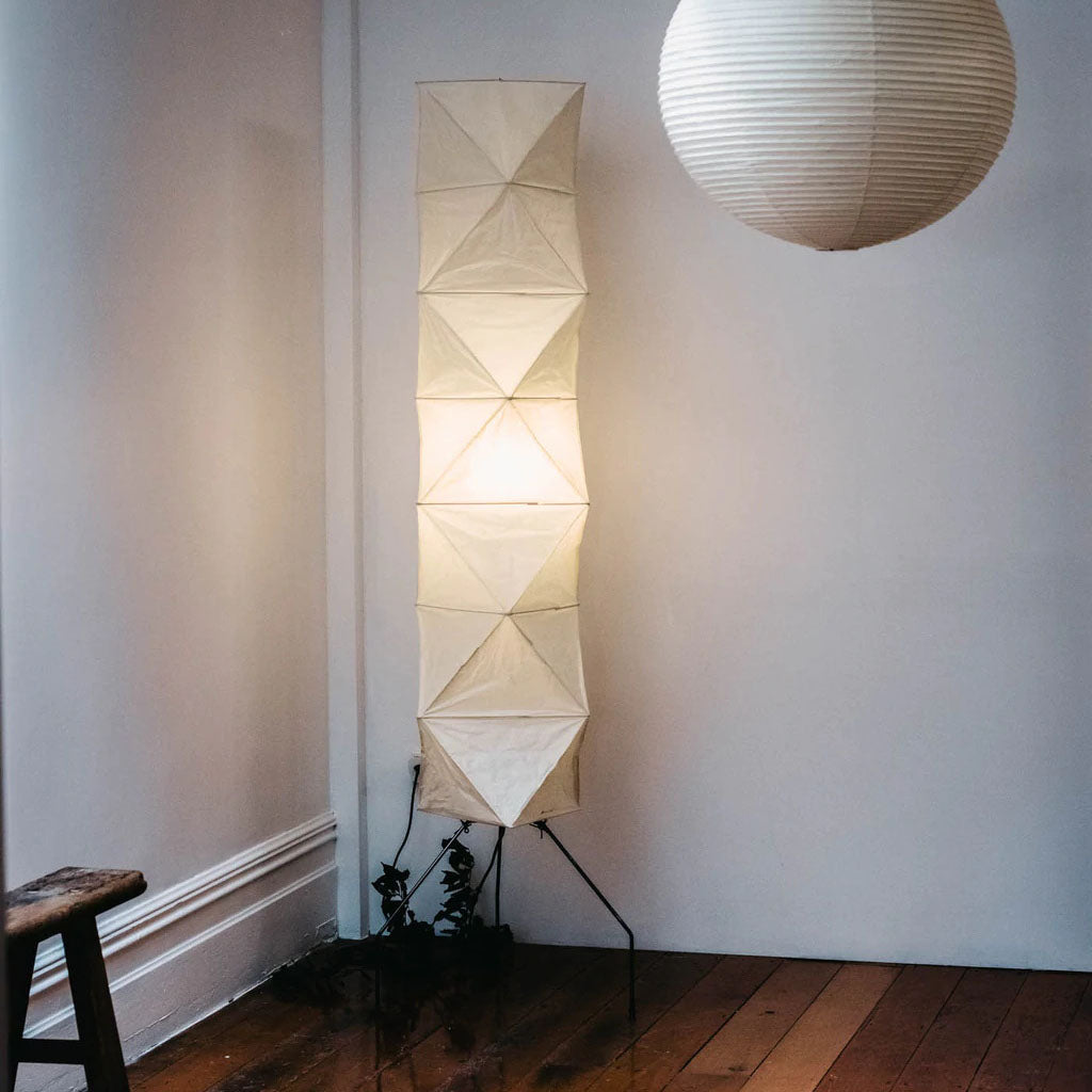 Lampa podłogowa z papieru ryżowego