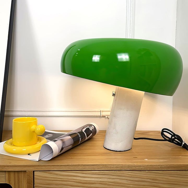Marmurowa lampa dekoracyjna stołowa