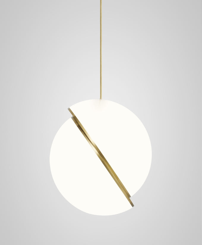 Lampa wisząca w kształcie półksiężyca