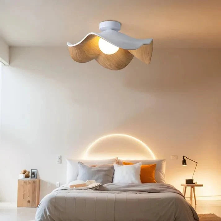 Skandynawska lampa sufitowa Lotus z żywicy