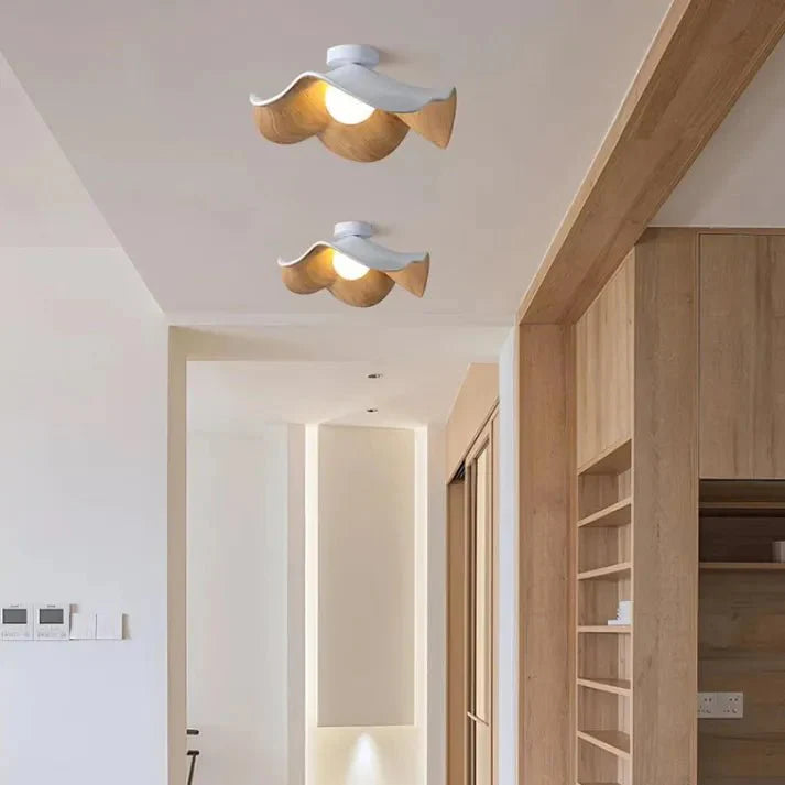 Skandynawska lampa sufitowa Lotus z żywicy