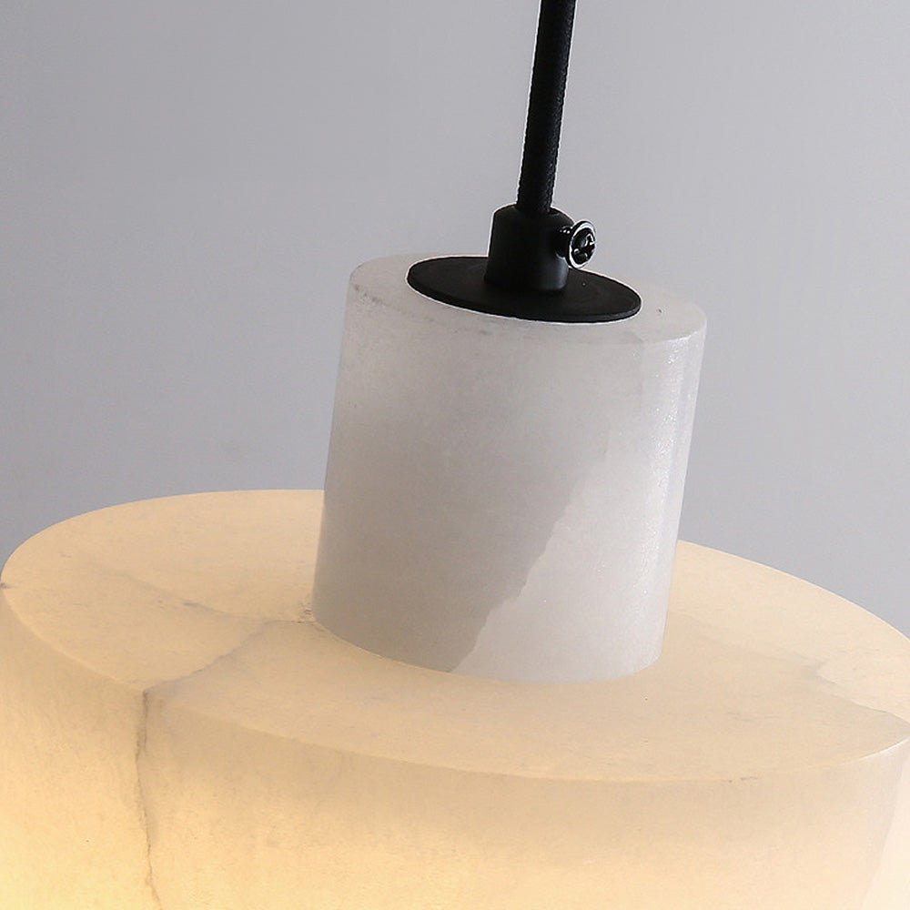 Skandynawska prosta lampa wisząca z białego marmuru