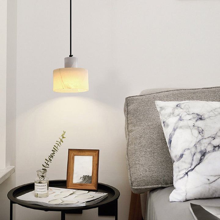 Skandynawska prosta lampa wisząca z białego marmuru