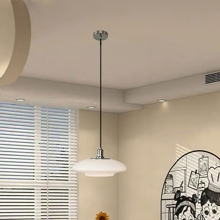 Nowoczesna lampa wisząca z białego szkła