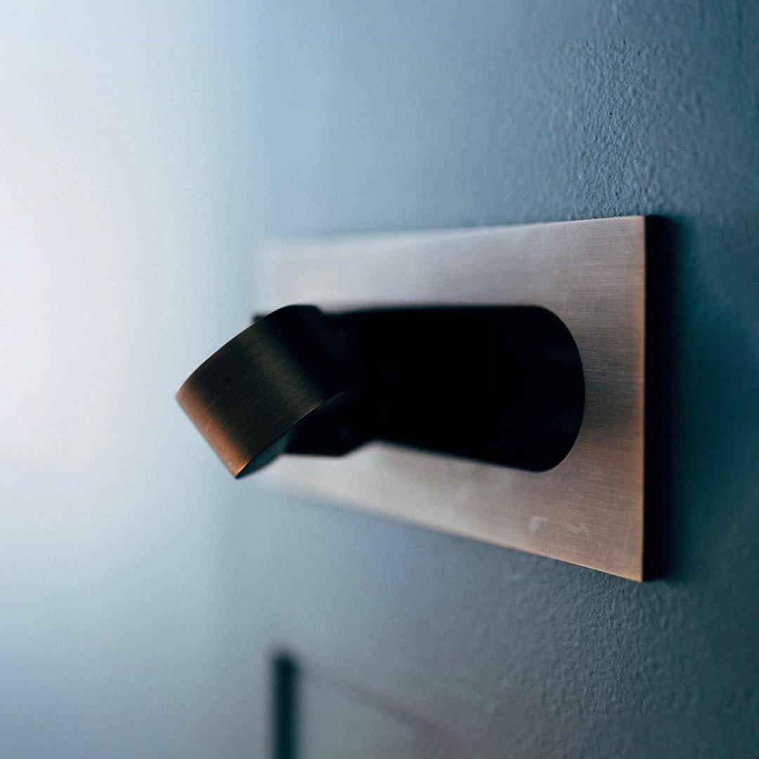 Nowoczesna Lampa LED na Stolik Nocny