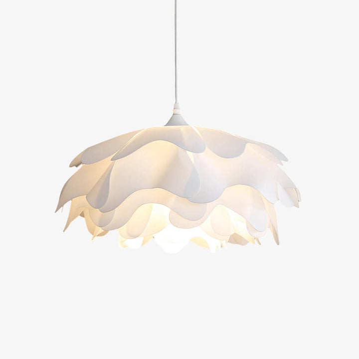 Biała lampa wisząca w kształcie kwiatu