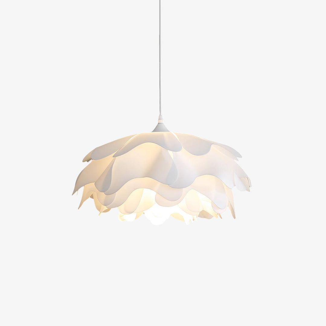 Biała lampa wisząca w kształcie kwiatu