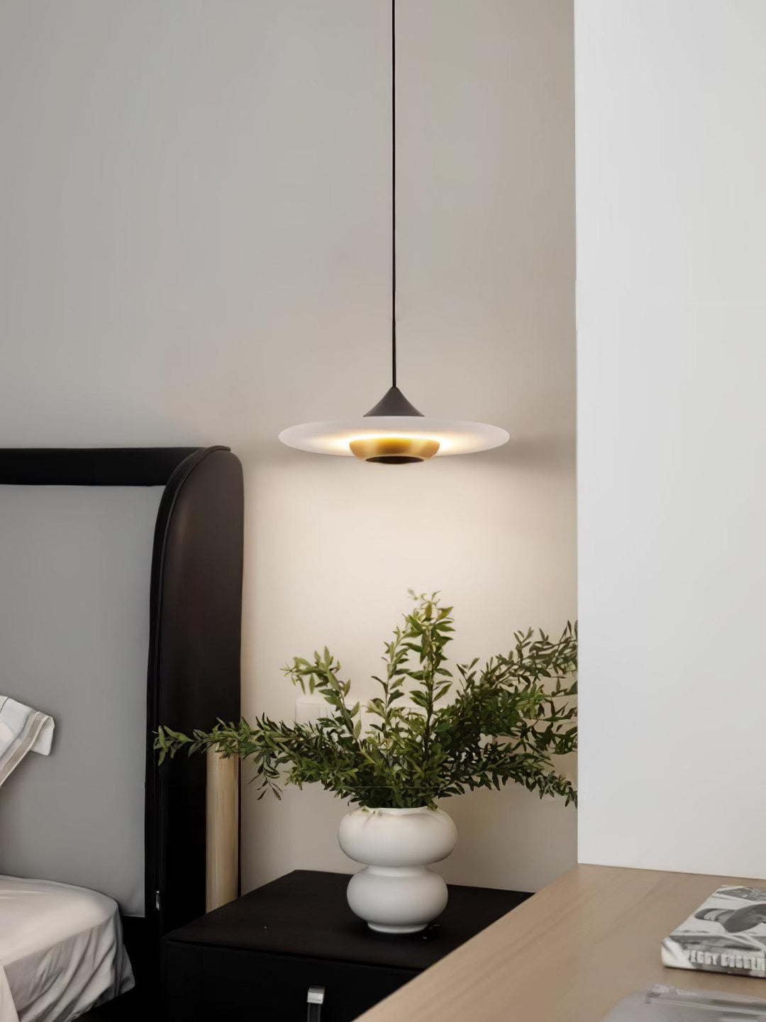 Lampa Wisząca W Kształcie Latającego Spodka z Marmuru