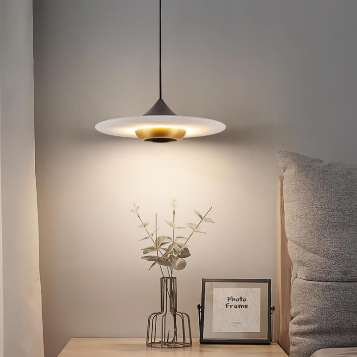 Lampa Wisząca W Kształcie Latającego Spodka z Marmuru