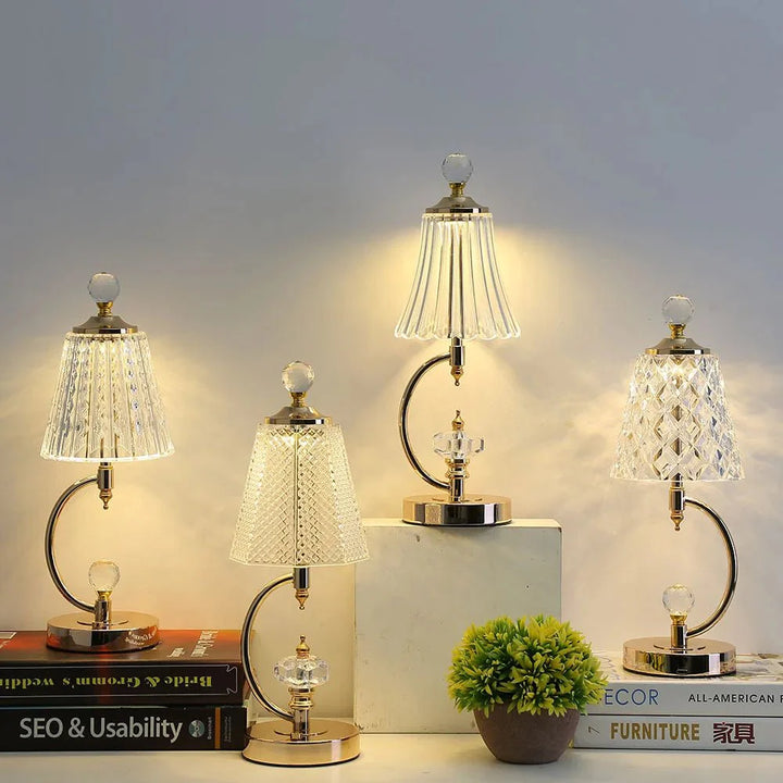 W vintage złota lampa stołowa wykonana z kryształu