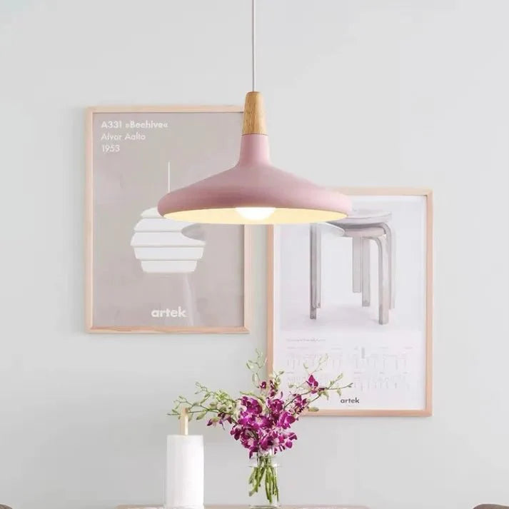 Metalowa lampa wisząca w kształcie stożka Francuskiego Makaronu