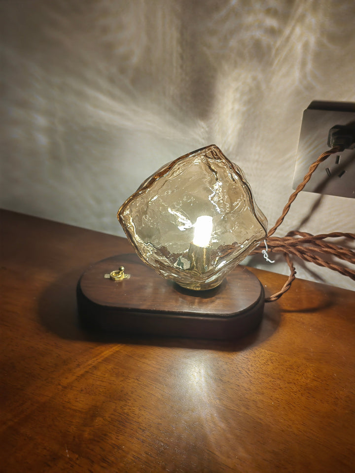 Lampa stołowa z kamienia lodowego
