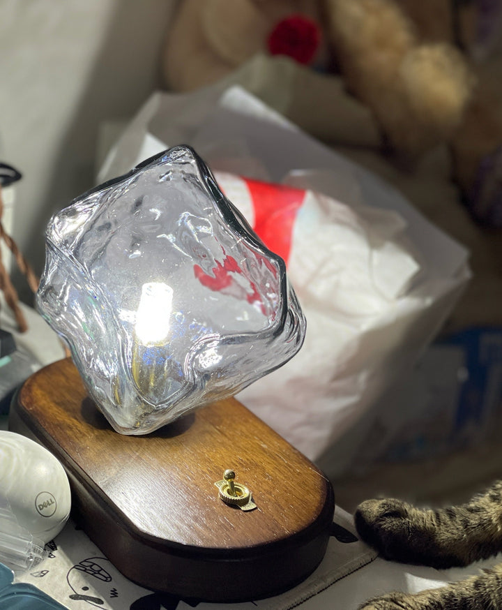 Lampa stołowa z kamienia lodowego