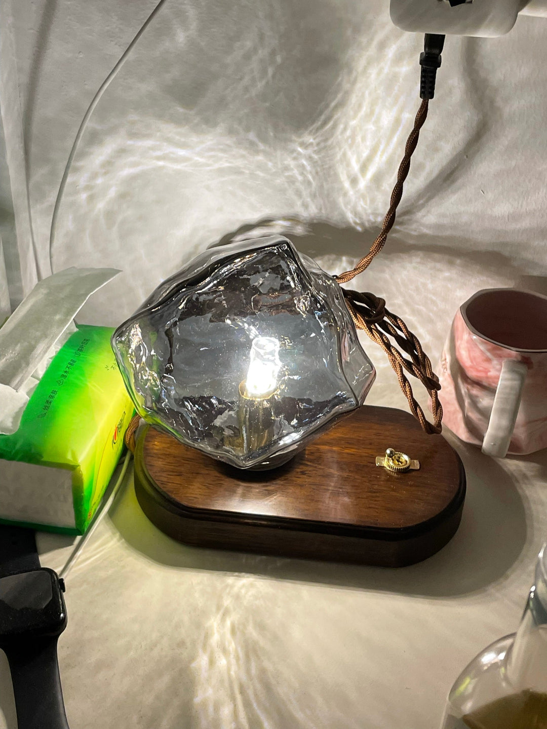 Lampa stołowa z kamienia lodowego