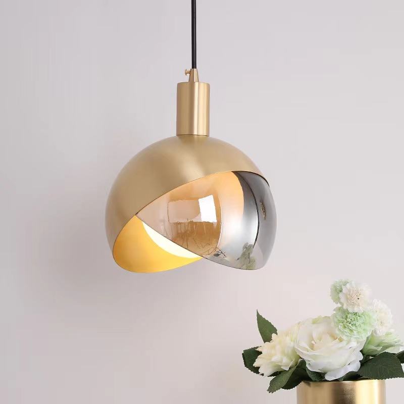 Nowoczesna złota szklana lampa wisząca