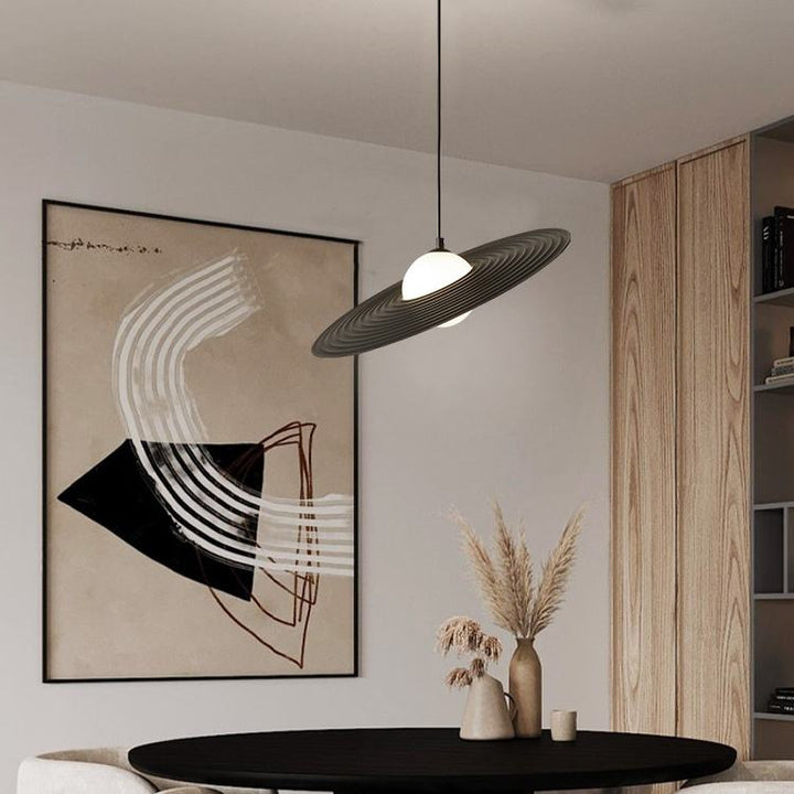Postmodernistyczna lampa wisząca